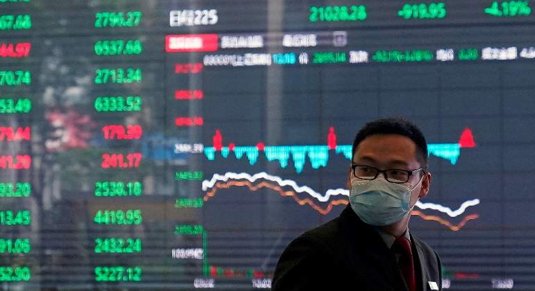 hombre-mascarilla-bolsa-china-shanghai-reuters-770x420.jpg