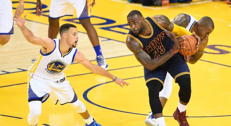 Curry-LeBron-2016-reuters.jpg