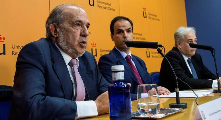 director-master-cifuentes-rector-efe.jpg