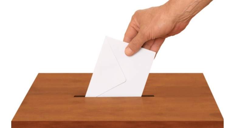 voto-urna-mano.jpg