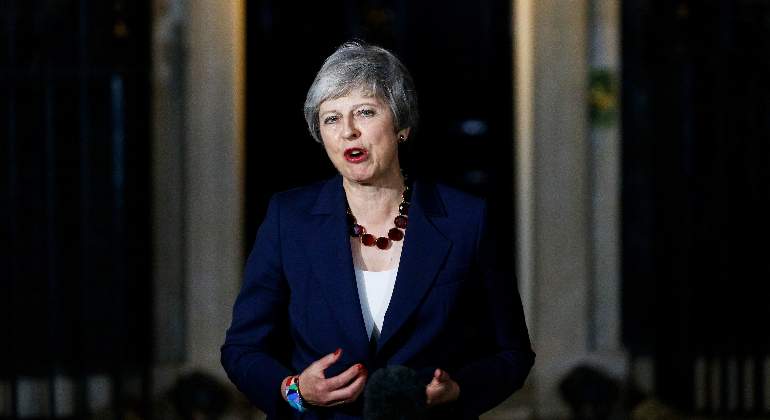 Theresa-May-14nov18-reuters.jpg