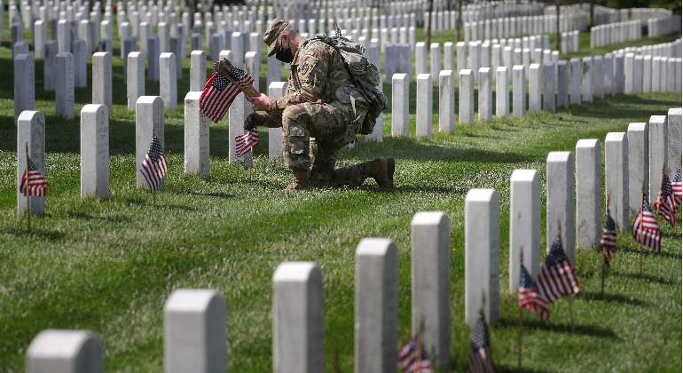 soldado-mascarilla-eeuu-dia-caidos-memorial-day-mayo2020-reuters-770x420.jpg