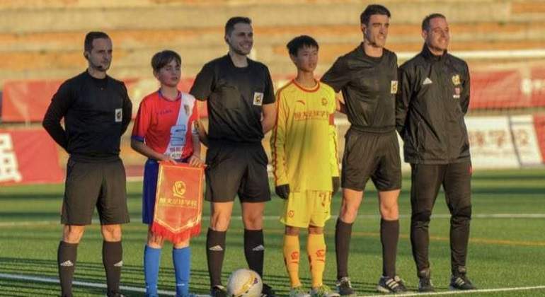 escuela-evergrande-foto-partido.jpg
