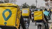Trabajo dará tres meses a Deliveroo y Glovo para contratar a todos los riders