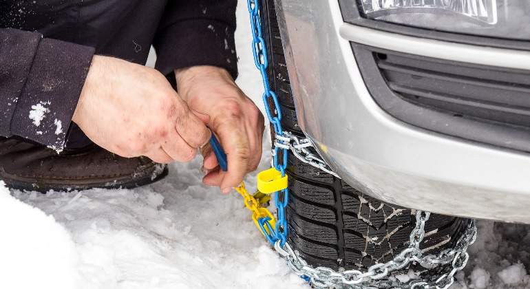 cadenas-coche-dreamstime.jpg