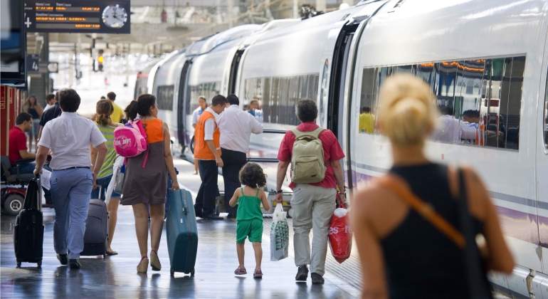renfe-trenes-pasajeros-anden.jpg