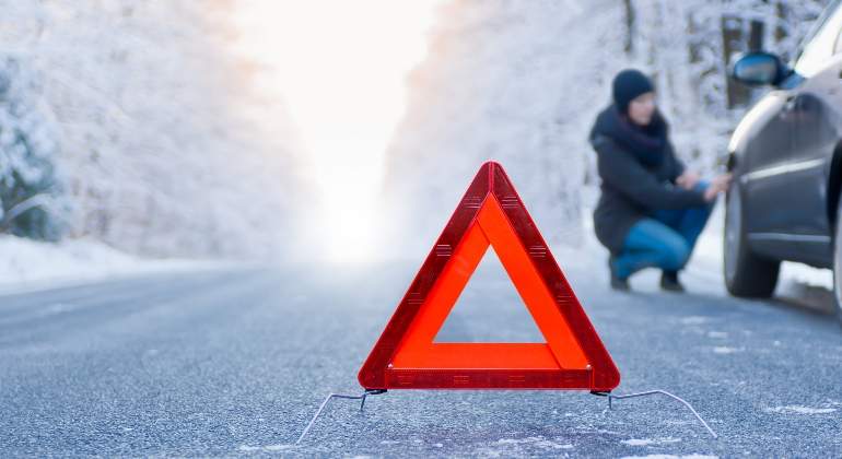 revisar-coche-invierno-dreamstime.jpg