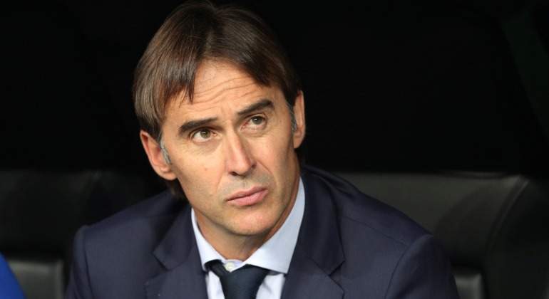 Lopetegui-pp-traje-banquillo-Reuters-2018.jpg