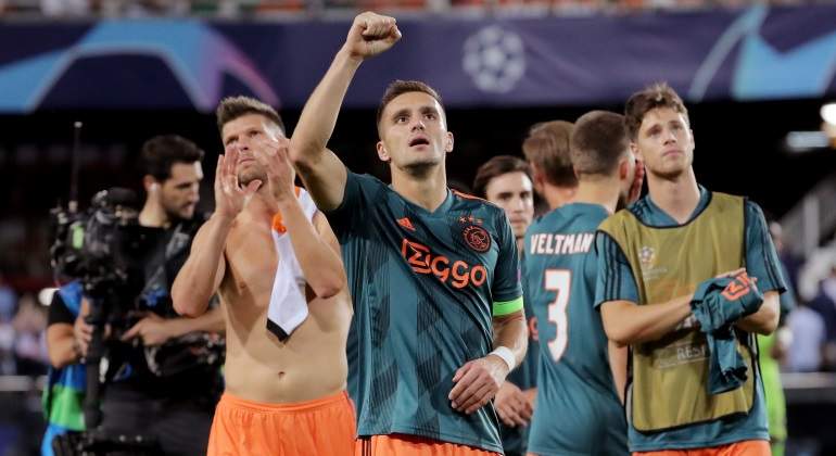 ajax-celebra-valencia-champioons-reuters.jpg