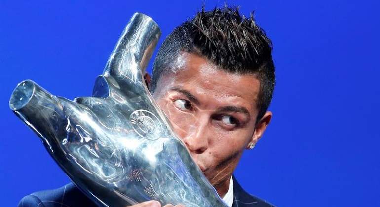 cristiano-uefa-award-efe.jpg