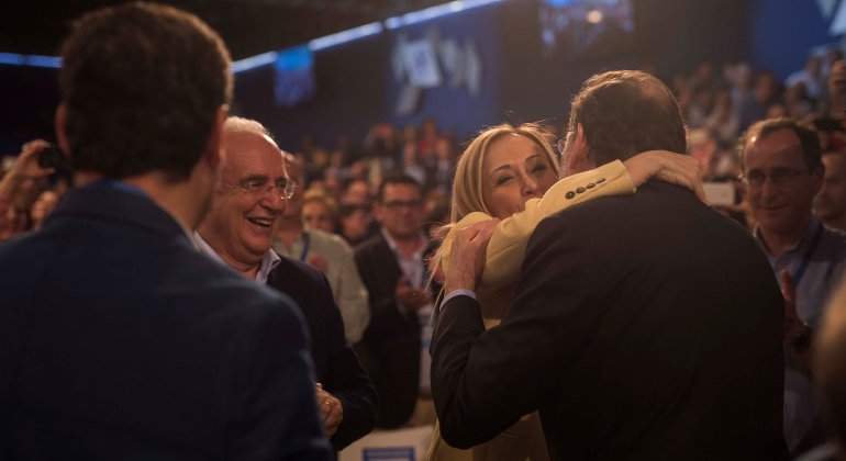 rajoy-cifuentes-convencion-sevilla-efe.jpg