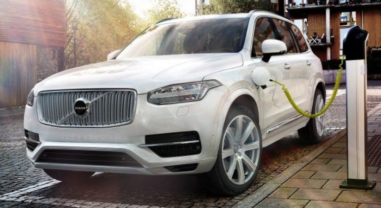 Volvo-XC90T8-2016.jpg