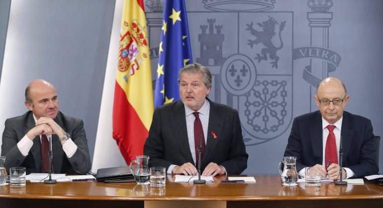 guindos-vigo-montoro-consejo-impuestos-770-efe.jpg