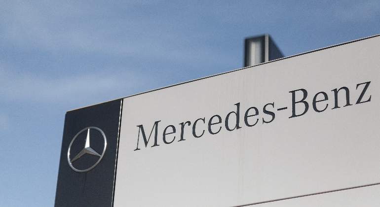 mercedes-benz-logo.jpg