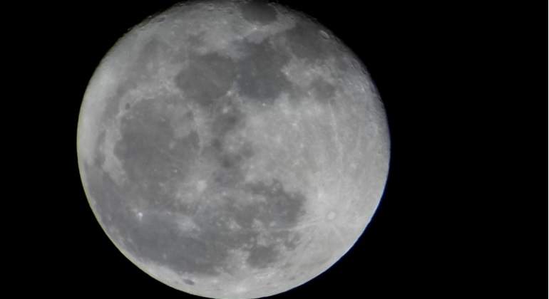 Llega la superluna este martes: cómo y cuándo observar la Luna de nieve