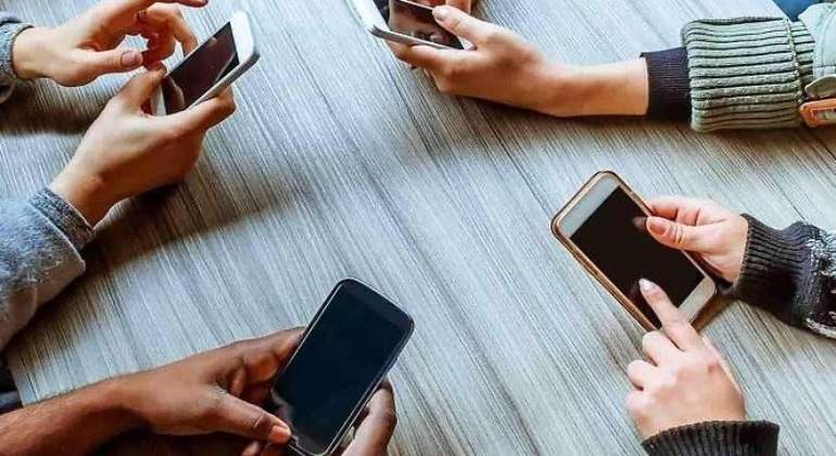 celulares.jpg