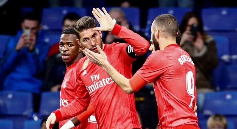 ramos-choca-benzema-madrid-espanyol-efe.jpg