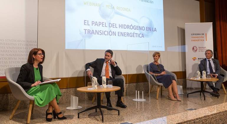 mesa_redonda_catedra_frepsol_tecnun.jpg