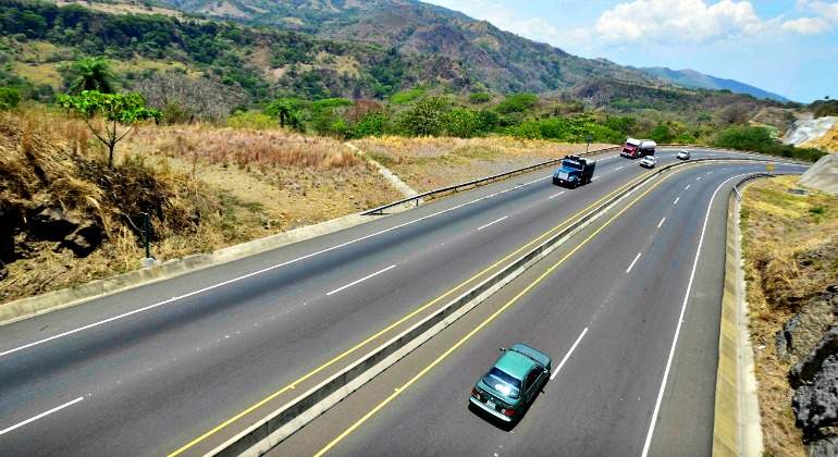 autopista-cielo-camiones-770.jpg