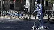 Así afecta la nueva ley de Tráfico a los patinetes eléctricos: uso de casco, prohibido ir por la acera...