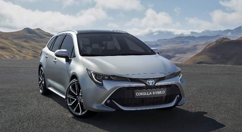 Toyota-Corolla-hybrid-Touring-Sports-2018-01.jpg