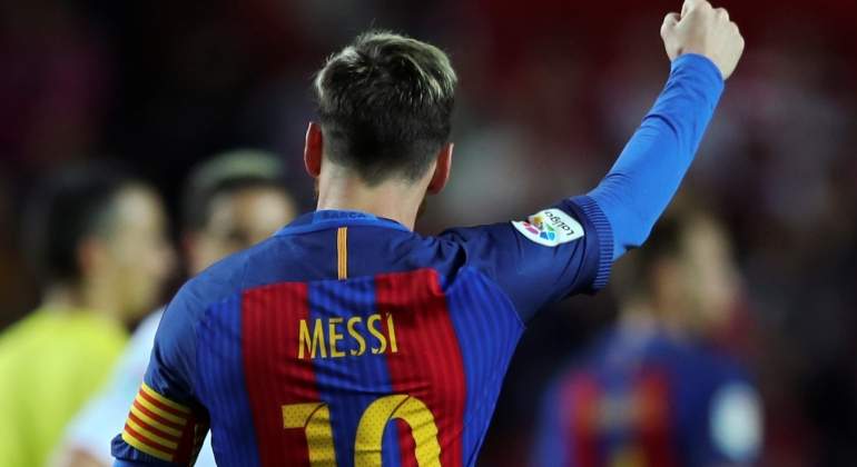 messi-celebra-espaldas.jpg