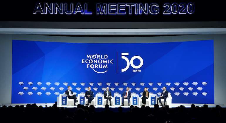 Davos-Cambia-Sede.jpg
