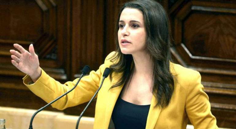arrimadas-chaqueta-amarilla-efe.jpg