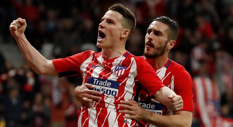 gameiro-2018-koke-celebran-reuters.jpg