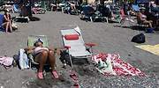 Alcampo pone a la venta una silla para echarse la siesta este verano sin preocuparse por el sol