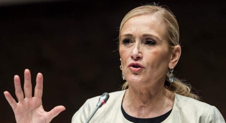 cifuentes-mano-mayo-2016-efe.jpg