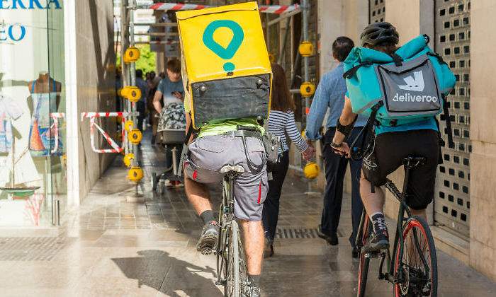 glovo-deliveroo-riders-malaga-alamy.jpg