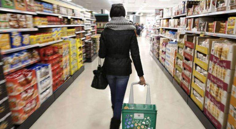 Los supermercados europeos caen a mínimos históricos ante el acoso bajista