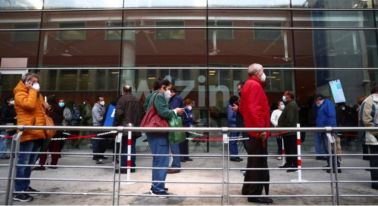 vacunacion-madrid-wizink-astrazeneca-reuters.jpg