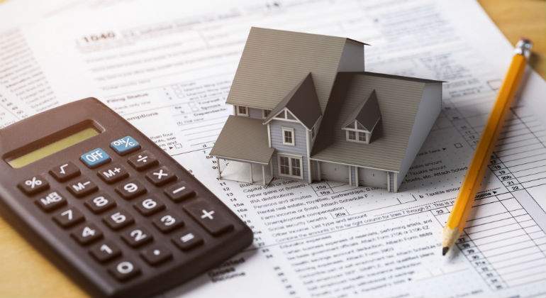 vivienda-papeles-calculadora.jpg