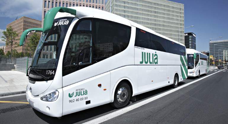 julia-autocares-blanco-770.jpg