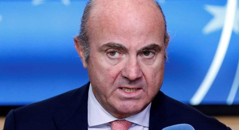 guindos-microfonos-UE.jpg