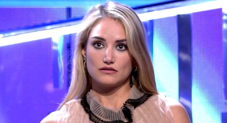 alba-carrillo-secre-story.jpg