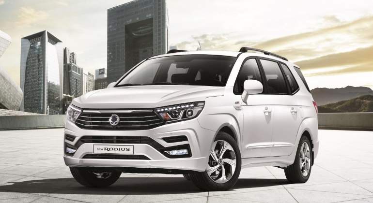 ssangYong-rodius-2018-01.jpg