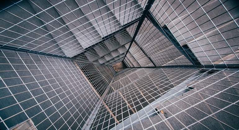 caida-abismo-escalera.jpg