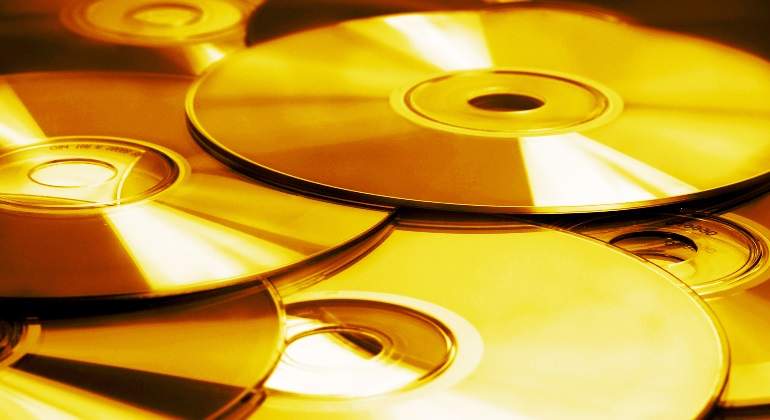 cds-dreamstime.jpg
