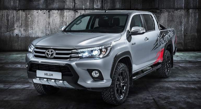 toyota-hilux-invencible-50-2017-01.jpg