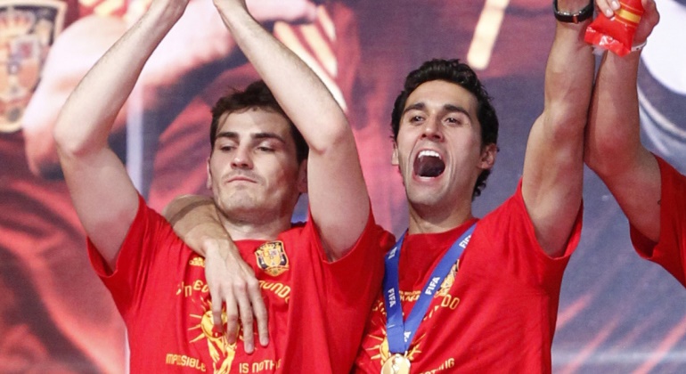 Casillas-Arbeloa-celebracion-Mundial-2010-reuters.jpg
