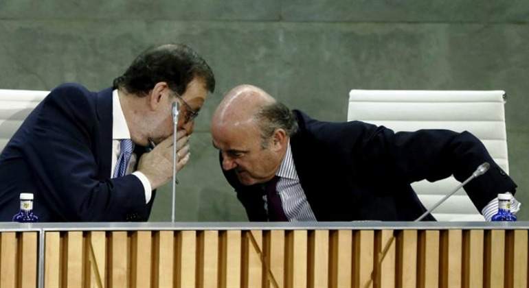 rajoy-libro-guindos-efe.jpg