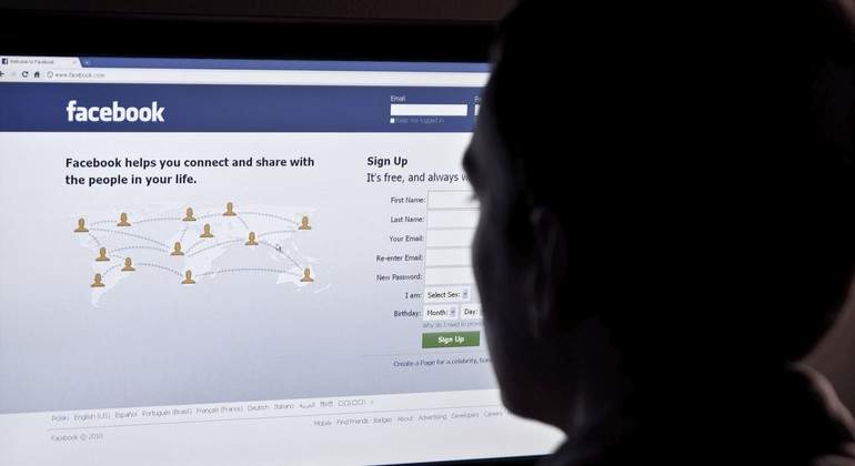 facebook-dreamstime.jpg