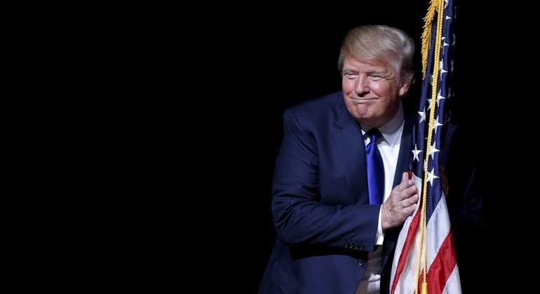 donald-trump-bandera-eeuu-noviembre2016-reuters.jpg