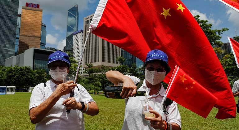 china-mujeres-celebrando-ley-seguridad-hong-kong-30junio2020-reuters-770x420.jpg
