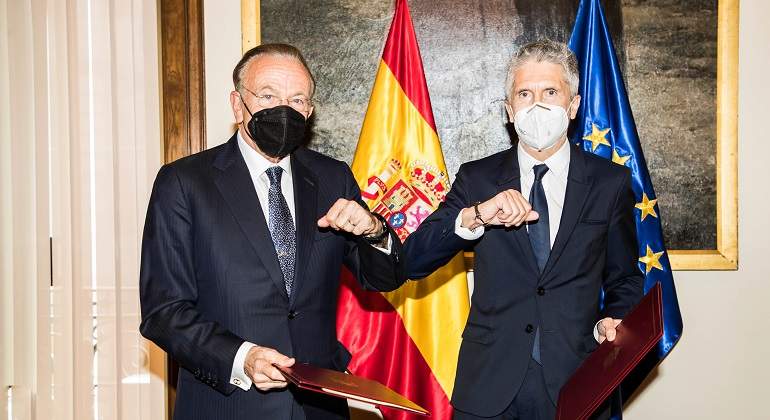 Faine-Grande-Marlaska-firman-el-convenio-para-Reincorpora.jpg