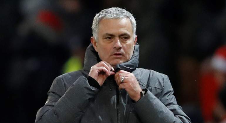 mourinho-abrigo-derbi-manchester-reuters.jpg