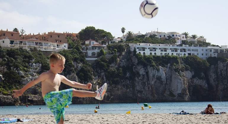 menorca-casas-playa-cala-en-porter-getty-770x420.jpg